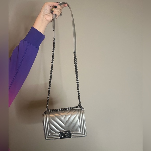 Chanel Metallic Silver Caviar Chevron Boy Bag - Picture 3 of 6